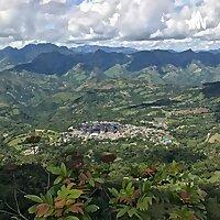 LA POBREZA DETRÁS DE LA RIQUEZA